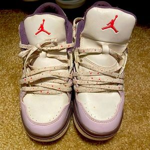 💜Jordan size 4Y purple/lavender/white/pink
